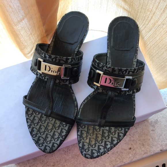 Dior Button Flat T Strap Slides - Picture 14 of 15